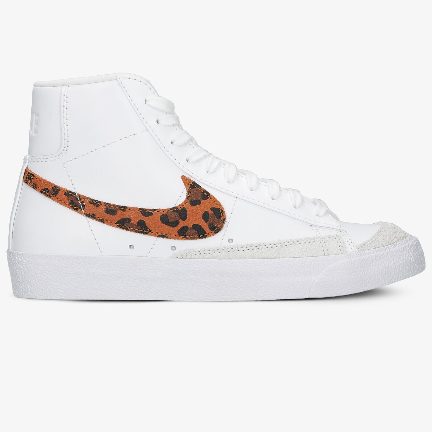Дамски маратонки NIKE BLAZER MID '77 SE da8736-101 цвят бял