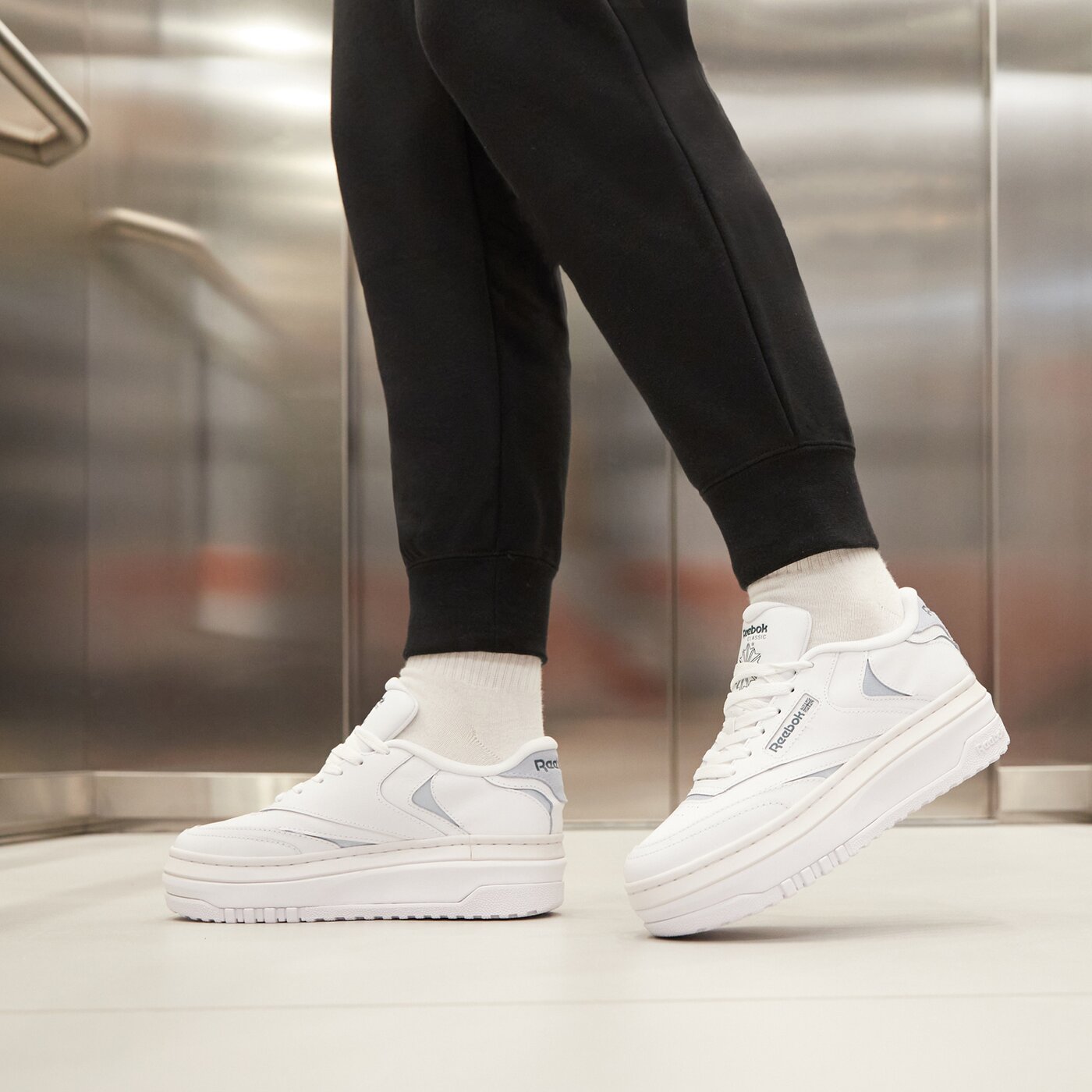 Дамски маратонки REEBOK CLUB C EXTRA 100033106 цвят бял