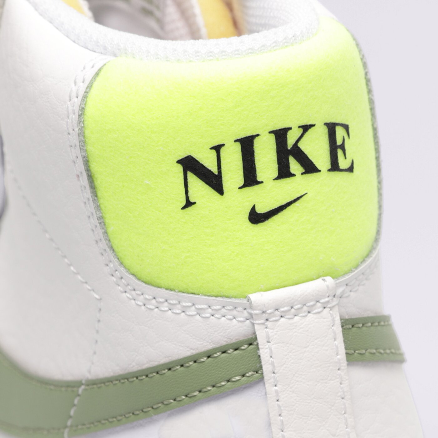 Дамски маратонки NIKE WMNS BLAZER MID '77  fj4740-100 цвят бял