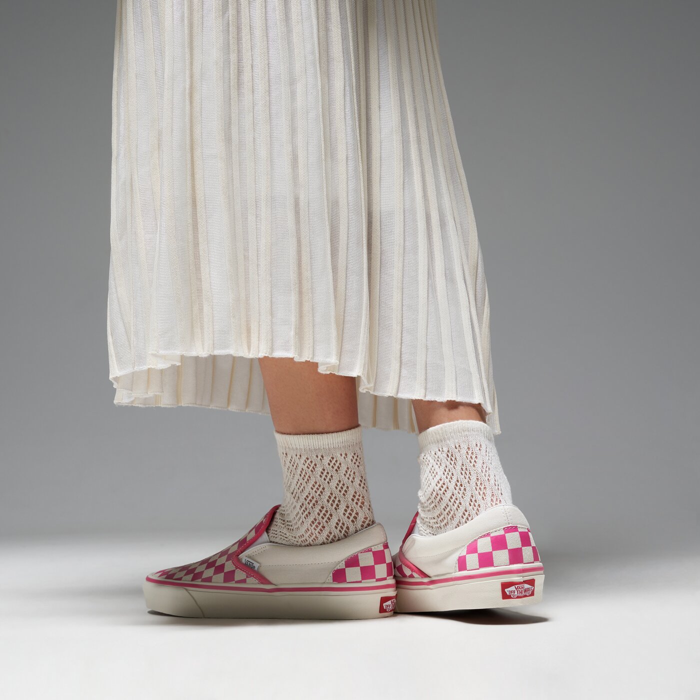 Дамски маратонки VANS CLASSIC SLIP-ON  vn000bvzbj11 цвят розов