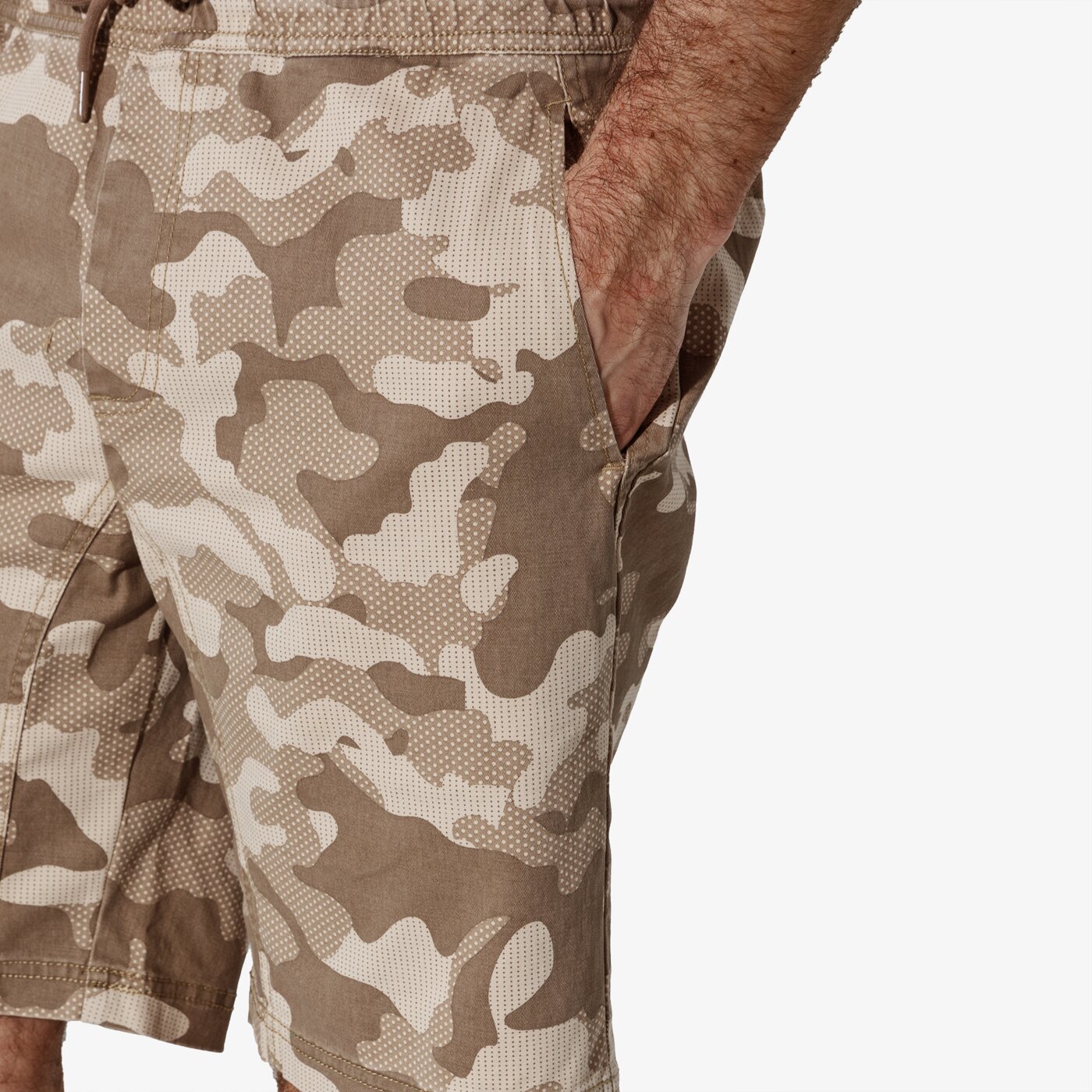 Мъжки къси панталони CONFRONT ШОРТИ CAMO SHORTS cf19szm07002 цвят бежов