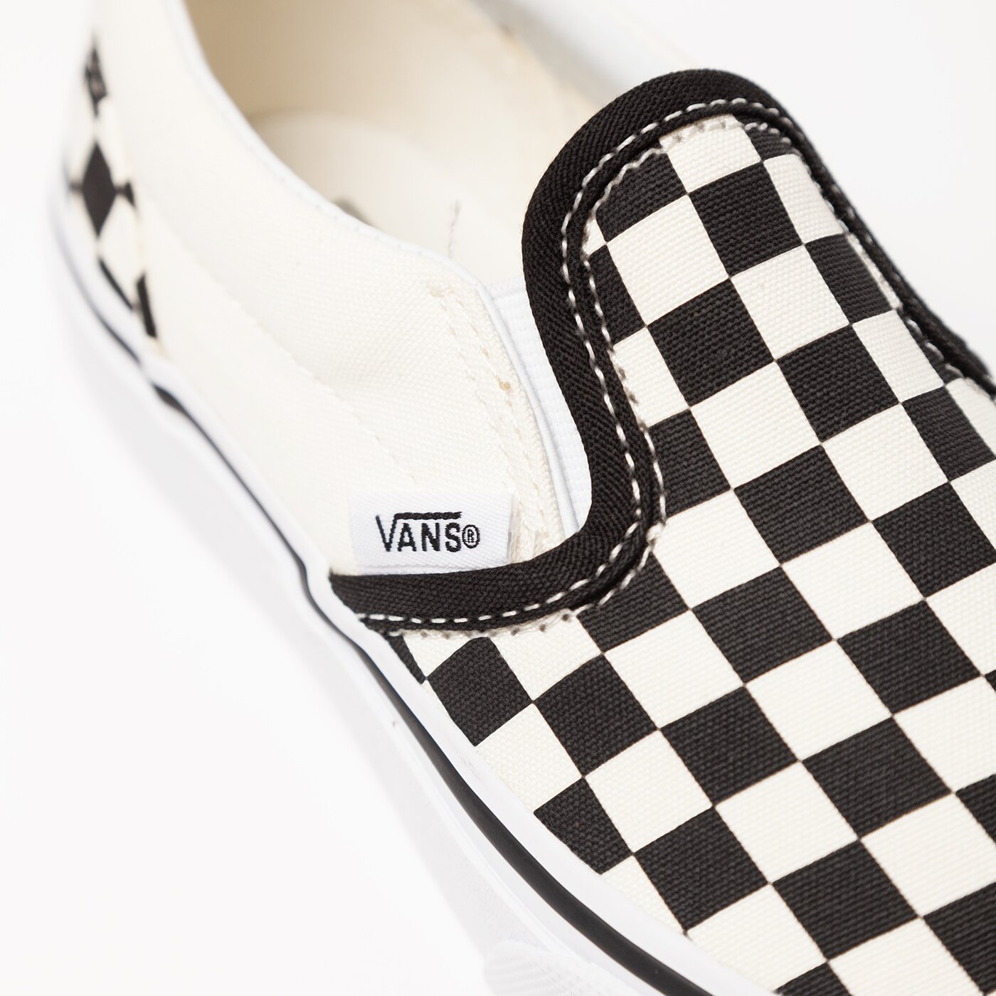 Детски маратонки VANS UY CLASSIC SLIP-ON vn000zbueo11 цвят черен