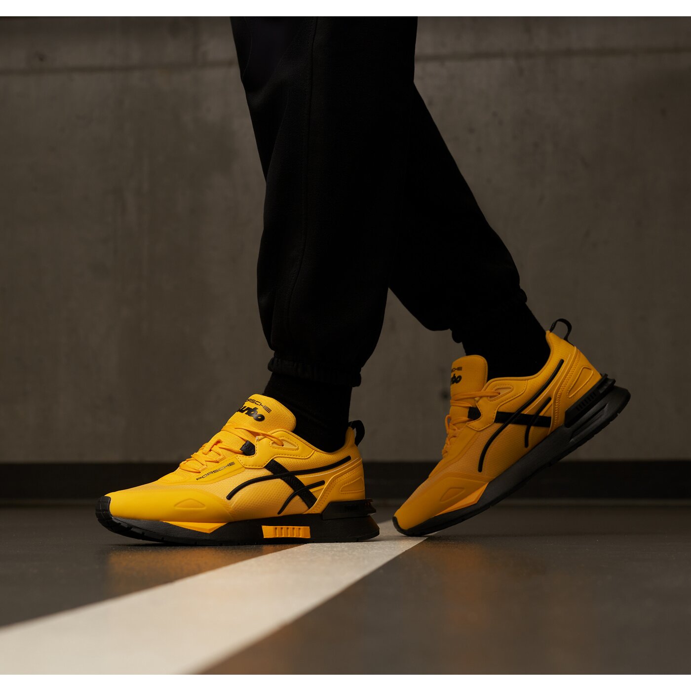 Мъжки маратонки PUMA PL MIRAGE SPORT TECH TURBO  307427-01 цвят оранжев