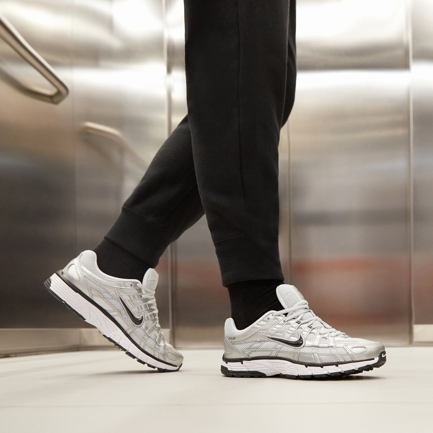 Дамски маратонки NIKE WMNS P-6000 fd9876-101 цвят бял