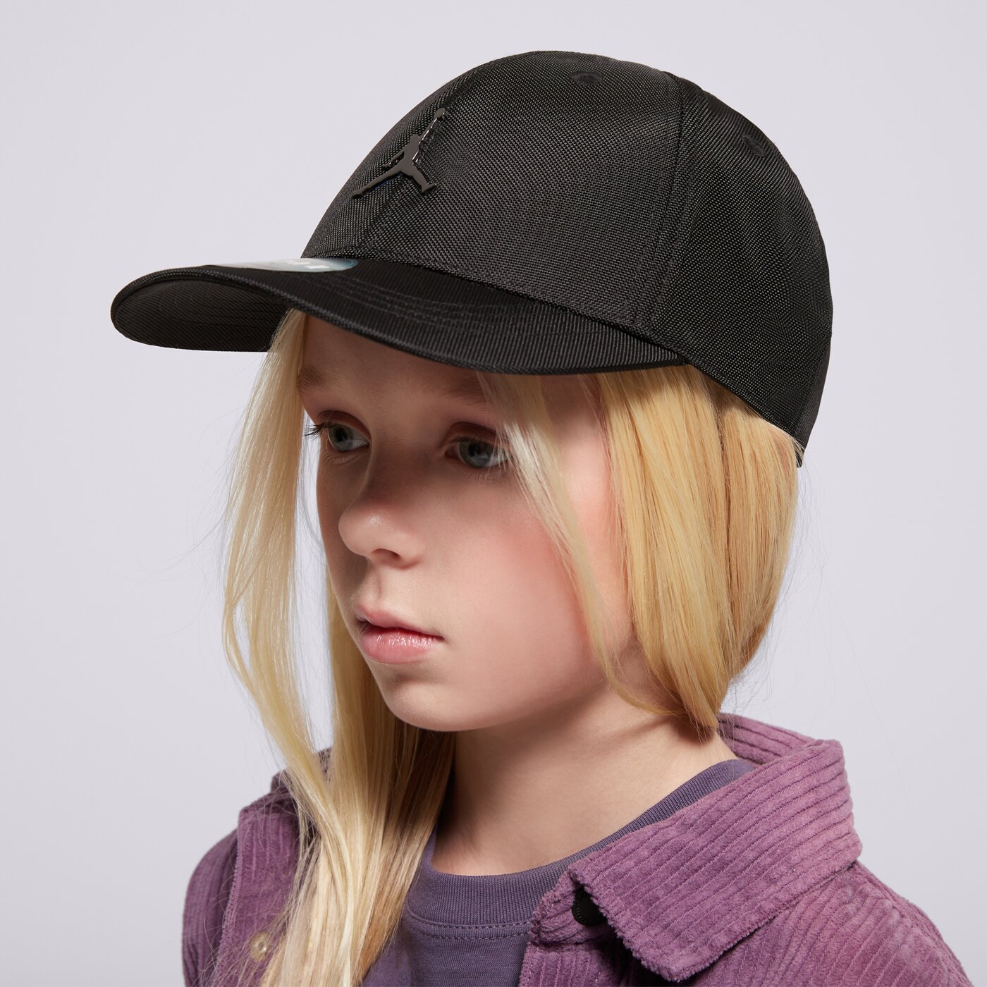 Детска шапка с козирка JORDAN ШАПКА JAN METAL JUMPMAN CURVE BRIM 9a0823-023 цвят черен