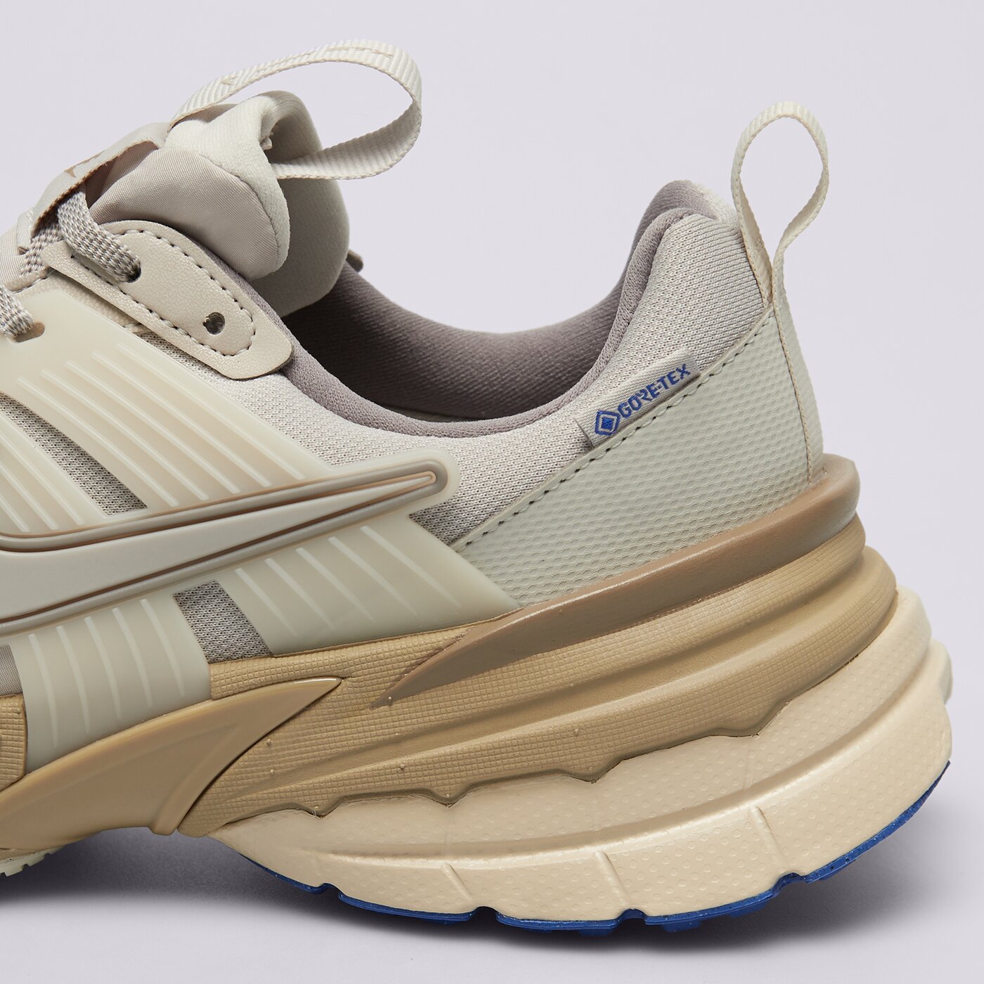 Дамски маратонки NIKE V2K RUN GTX fz2622-002 цвят бежов