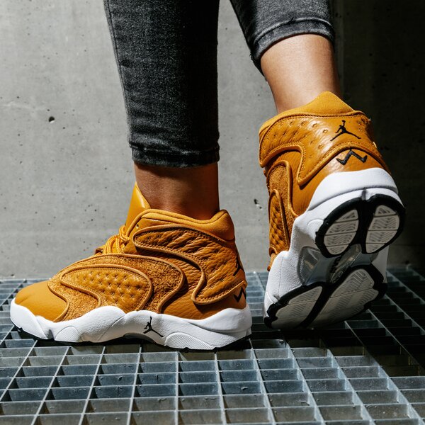Дамски маратонки AIR JORDAN OG WMNS cw0907-700 цвят златен