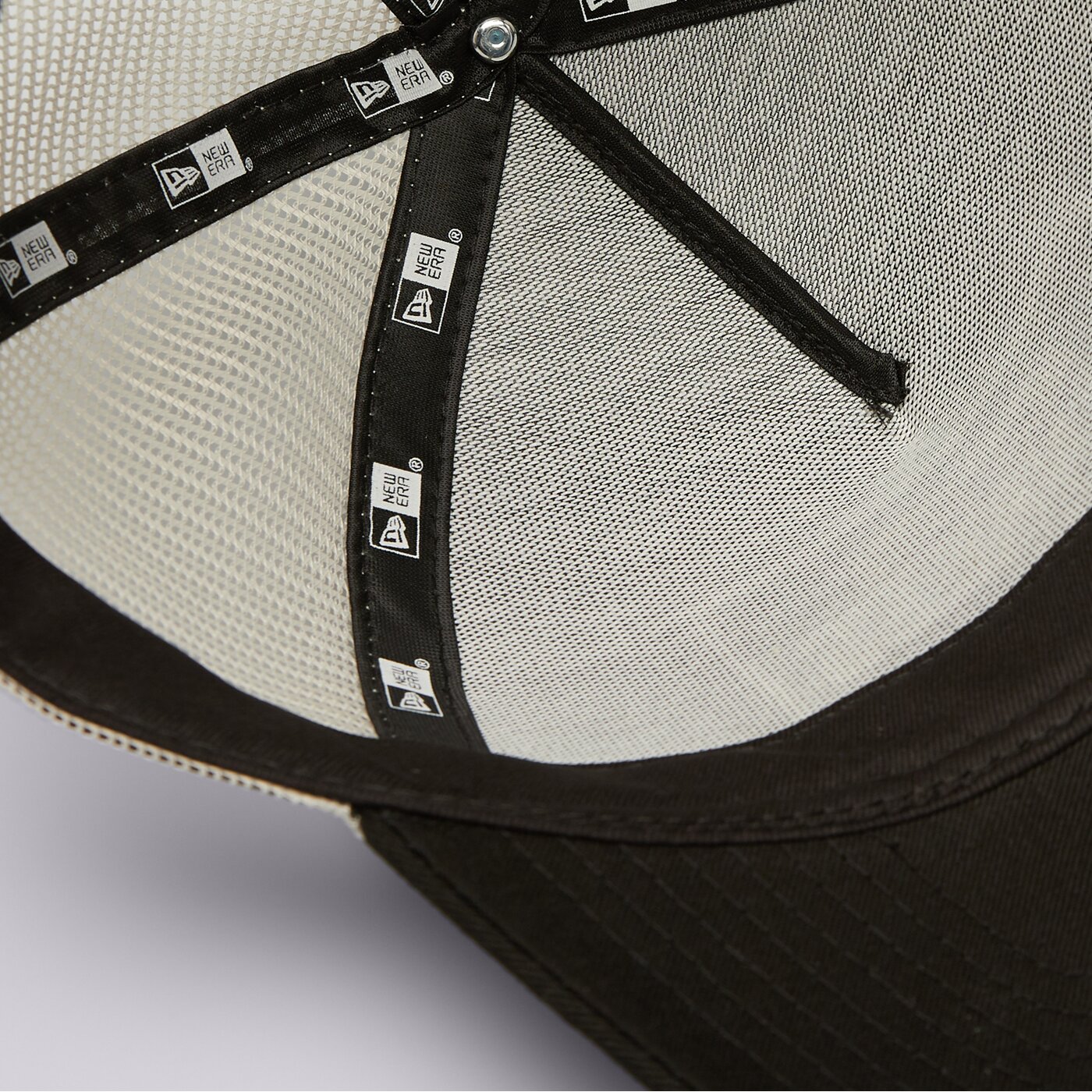 Мъжка шапка с козирка NEW ERA ШАПКА MLB PATCH TRUCKER NYY NEW YORK YANKEES 60667680 цвят черен