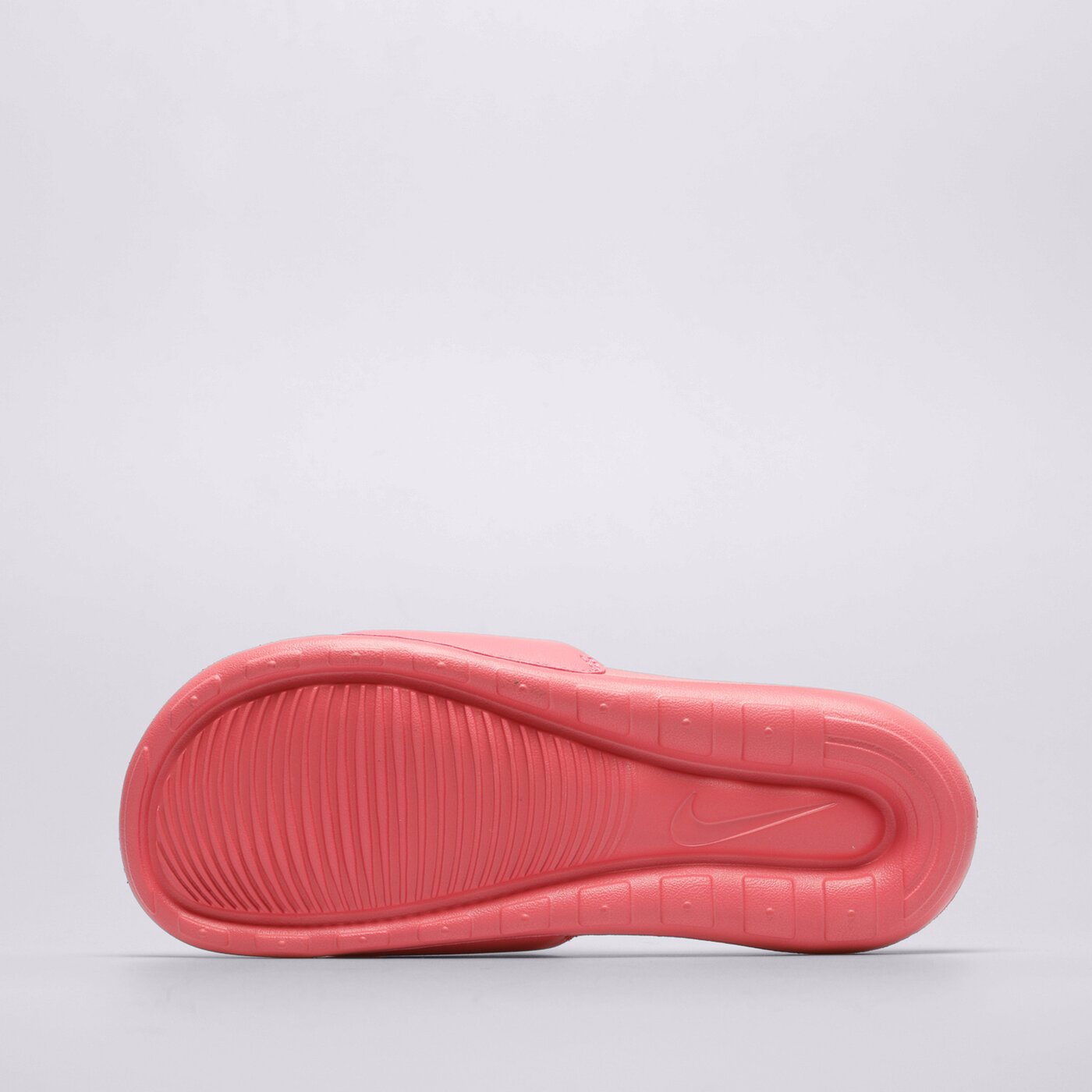 Дамски чехли и сандали NIKE VICTORI ONE cn9677-802 цвят червен