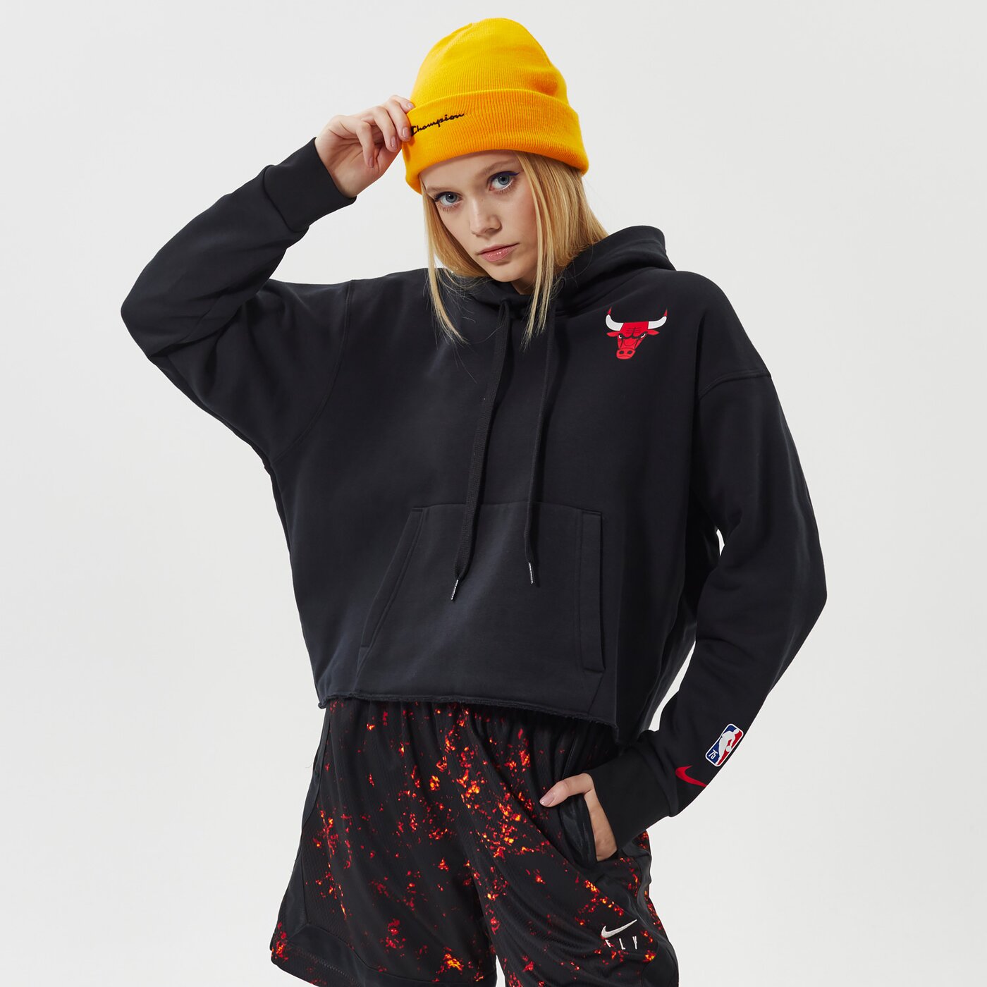 Дамски суичър NIKE СУИТЧЪР С КАЧУЛКА CHI W NK PO FLC ESSNTL NBA db1456-010 цвят черен