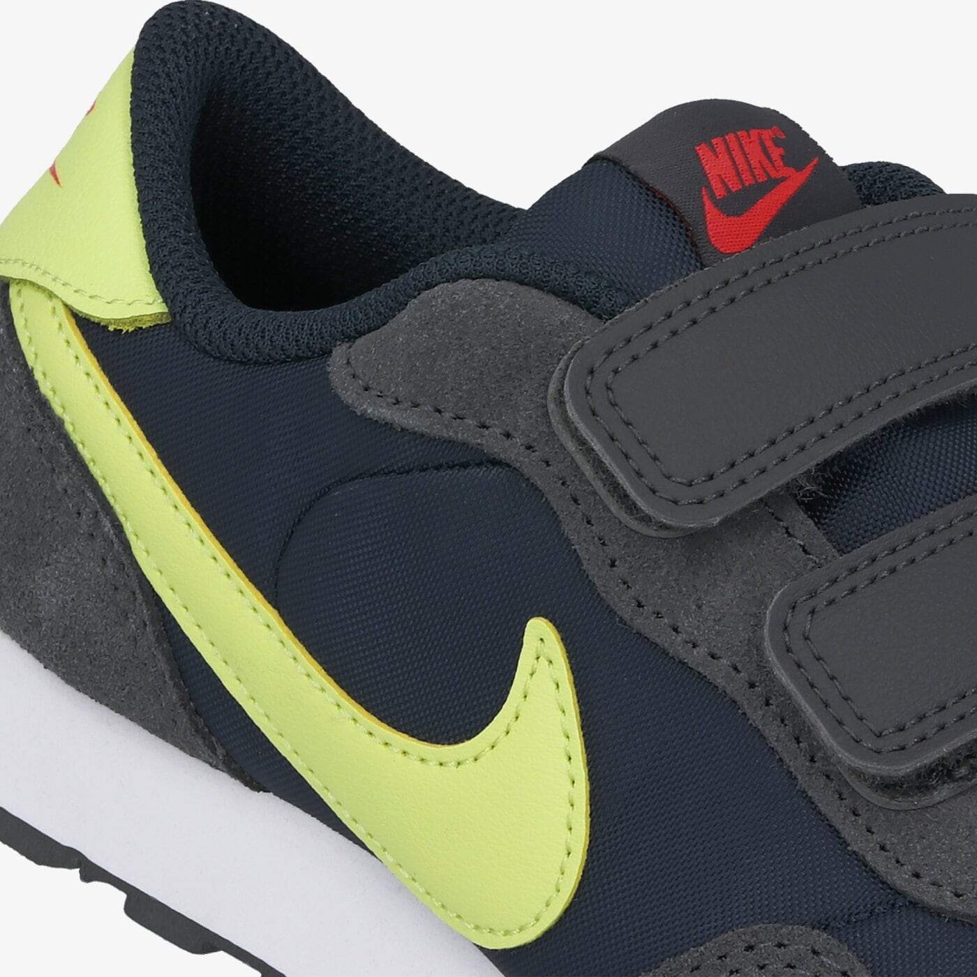 Детски маратонки NIKE MD VALIANT cn8559-400 цвят тъмносин