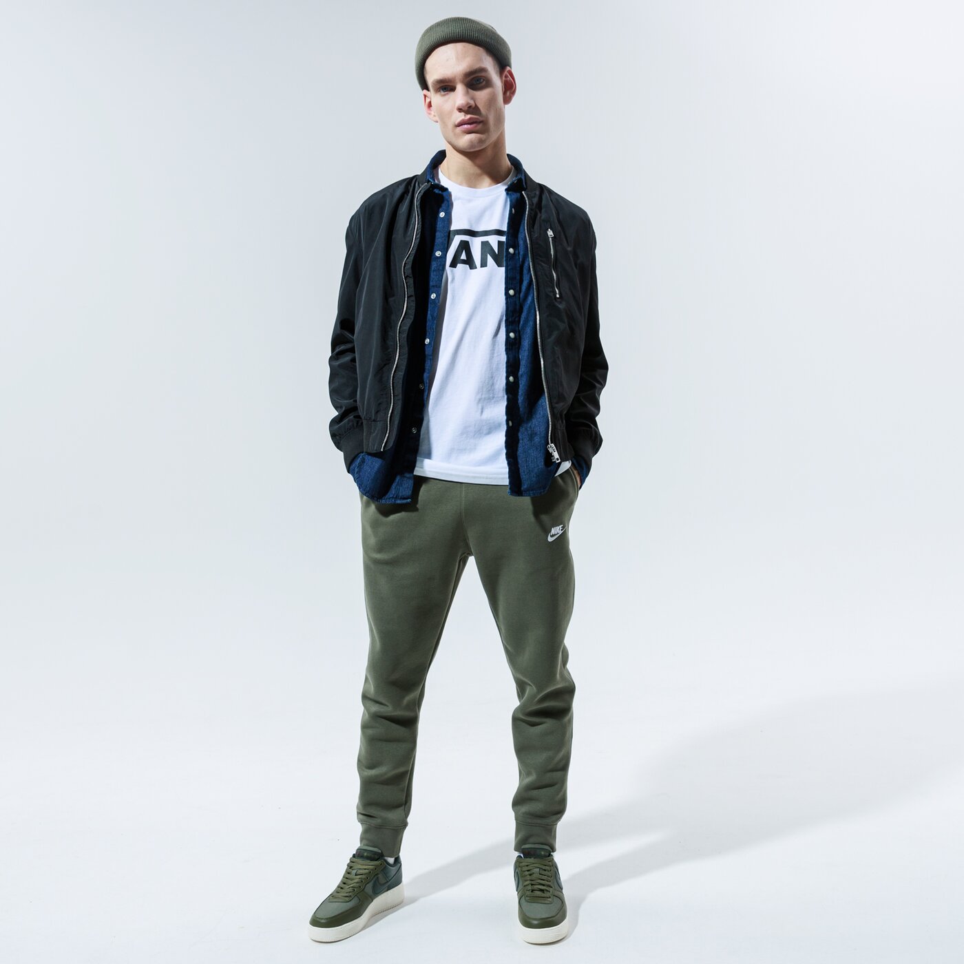 Мъжки панталони NIKE ПАНТАЛОНИ SPORTSWEAR CLUB FLEECE bv2671-380 цвят зелен