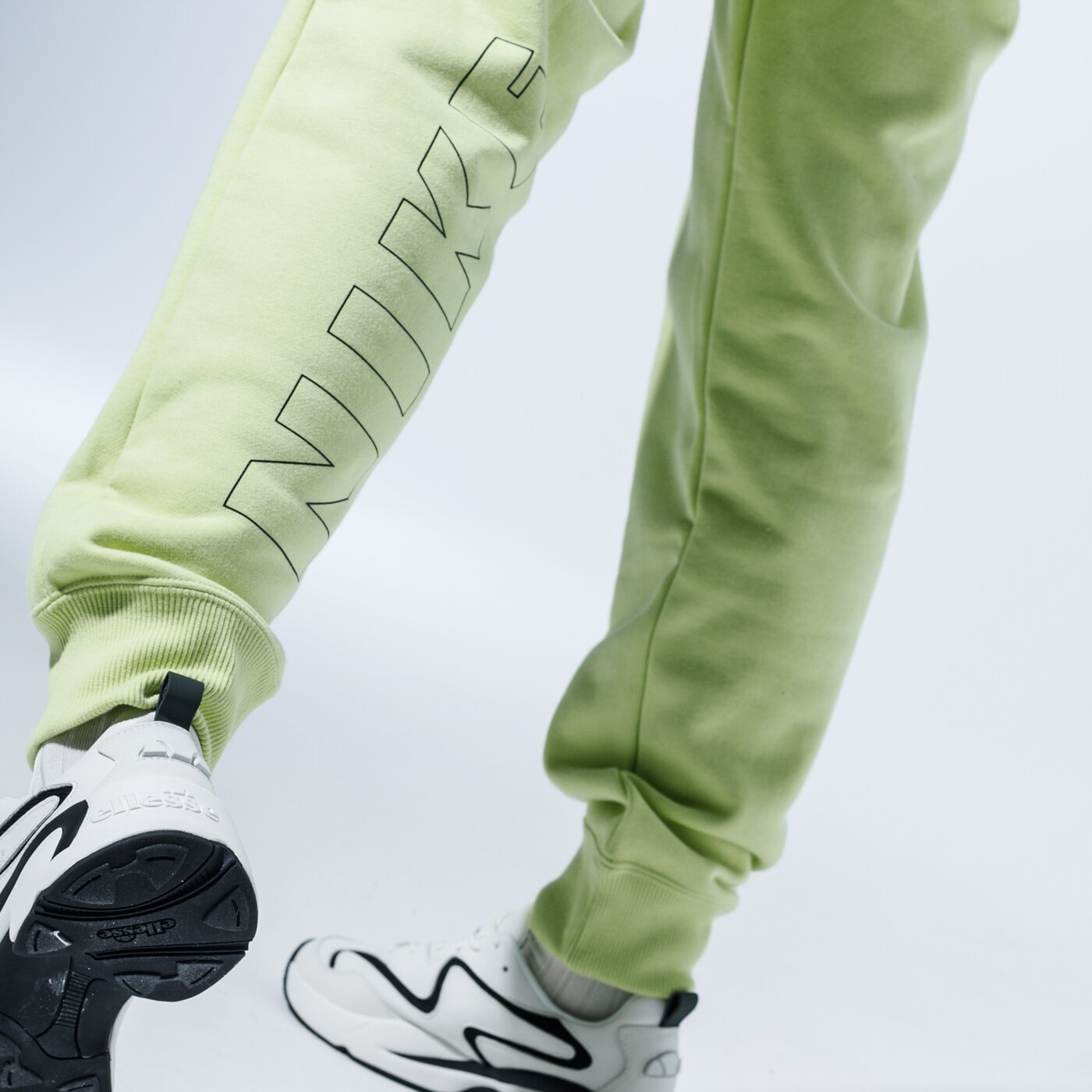 Дамски панталони NIKE ПАНТАЛОНИ W NSW AIR PANT FLC BB cj3047-367 цвят зелен