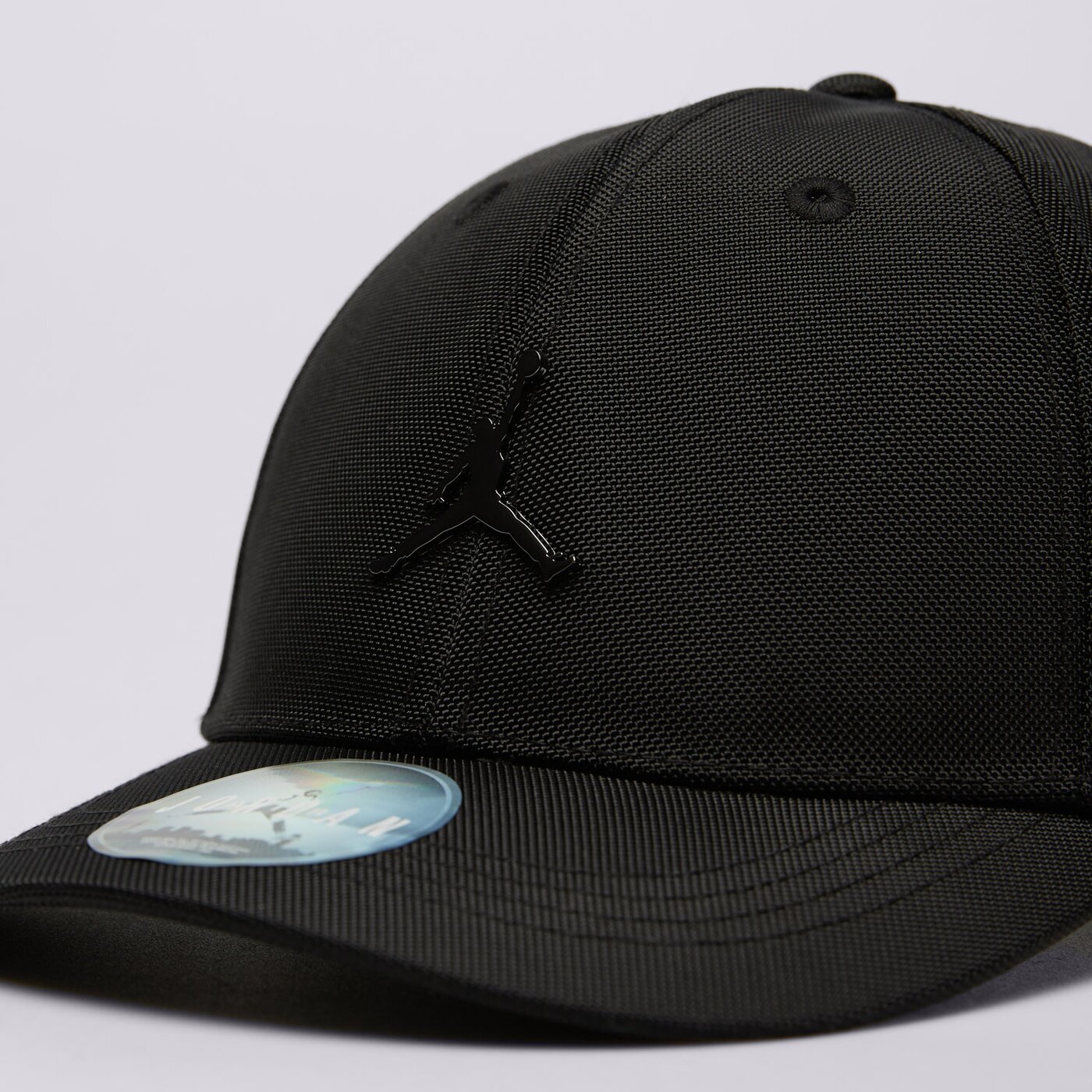 Детска шапка с козирка JORDAN ШАПКА JAN METAL JUMPMAN CURVE BRIM 9a0823-023 цвят черен