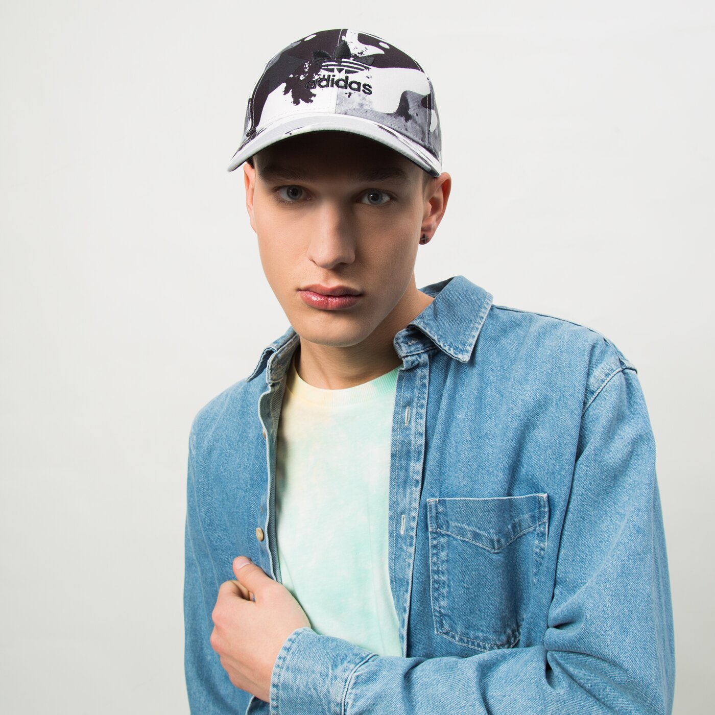 Дамска шапка с козирка ADIDAS ШАПКА hk2863 цвят многоцветен