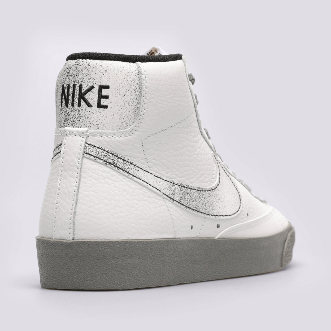 Мъжки маратонки NIKE BLAZER MID '77 EMB dv7194-100 цвят бял