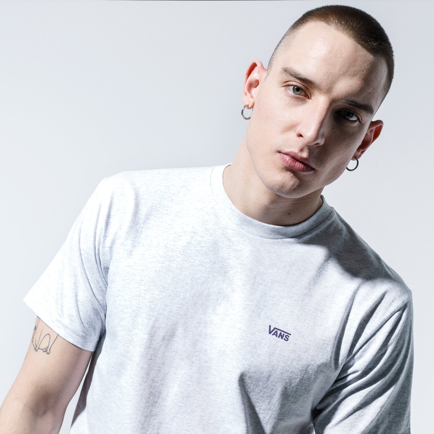 Мъжка тениска VANS ТЕНИСКА MN LEFT CHEST LOGO TEE ASH HEATHER/HELIOTROPE vn0a3czeyky1 цвят сив