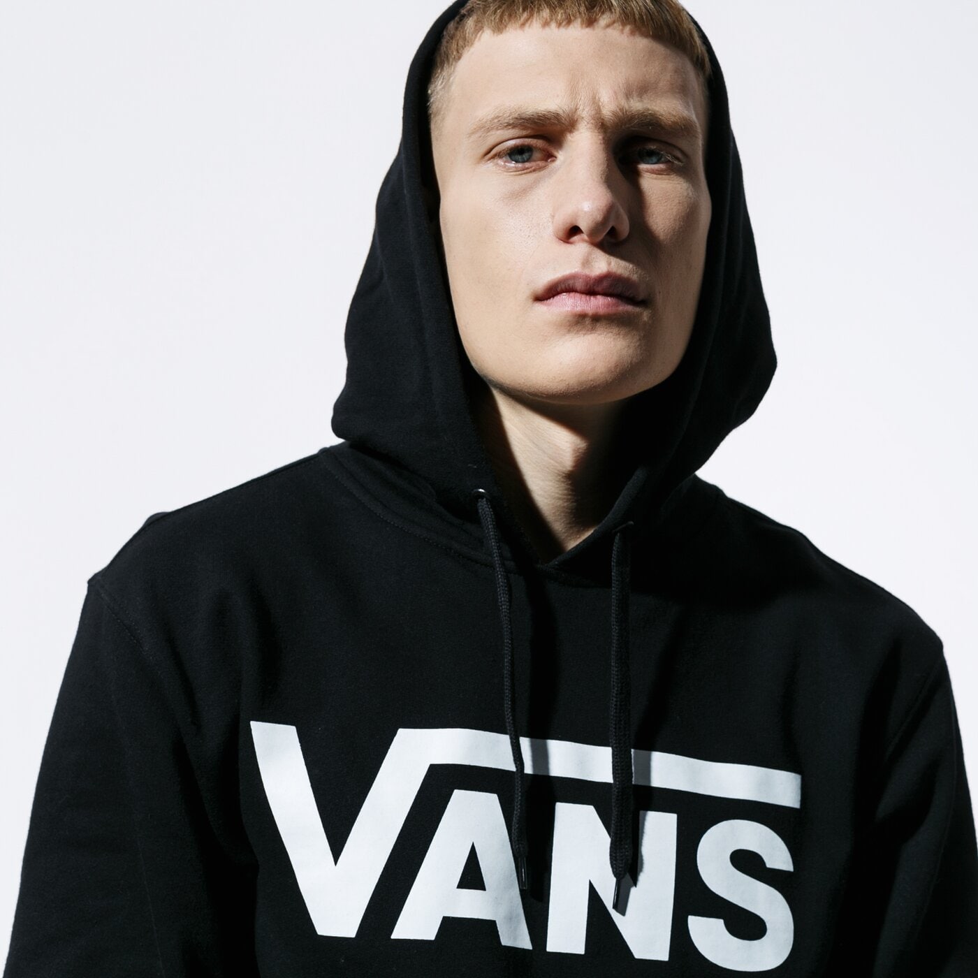 Мъжки суичър VANS СУИТЧЪР С КАЧУЛКА VANS CLASSIC PO HOODIE II BLACK/WHITE vn0a456by281 цвят черен