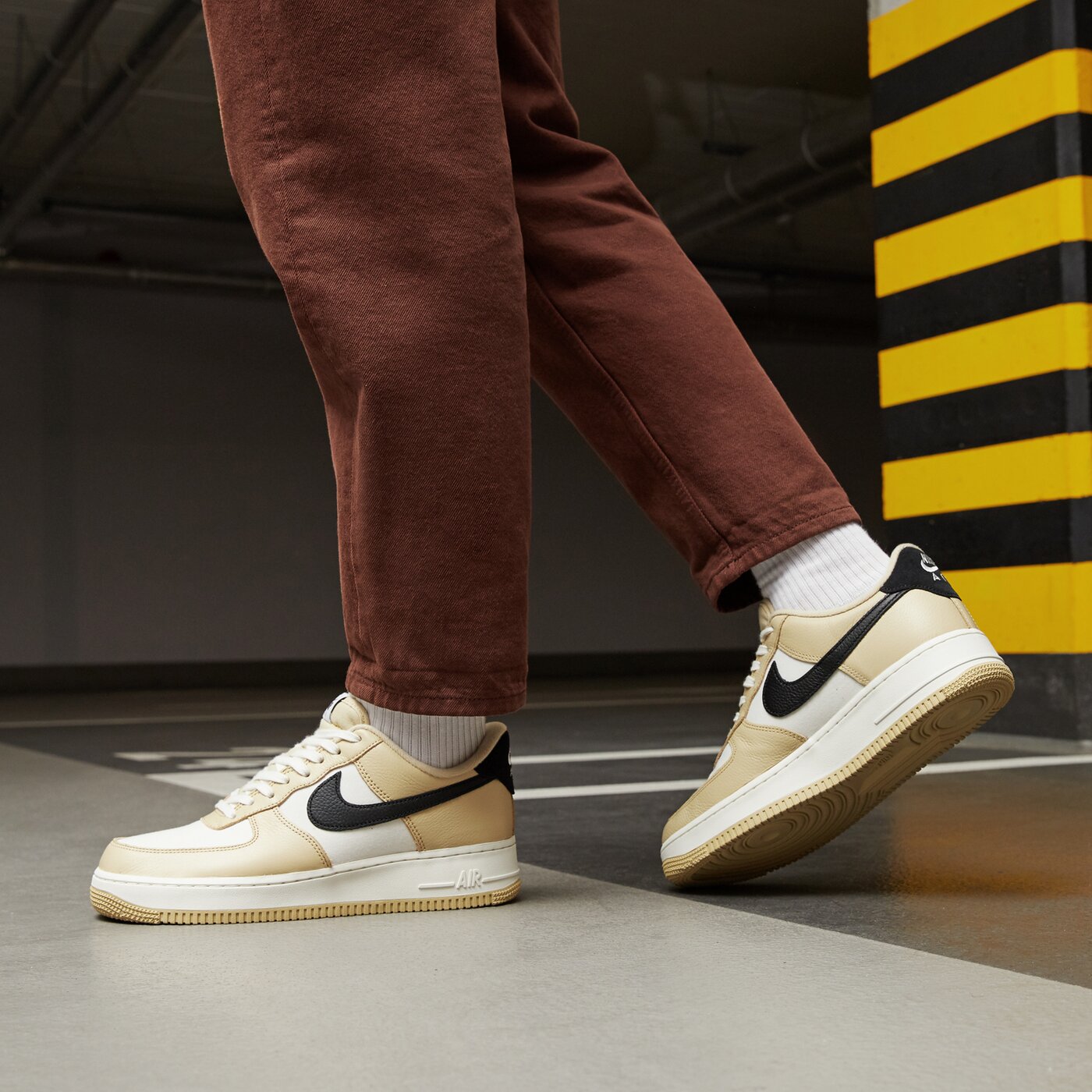 Мъжки маратонки NIKE AIR FORCE 1 '07 LX dv7186-700 цвят бежов