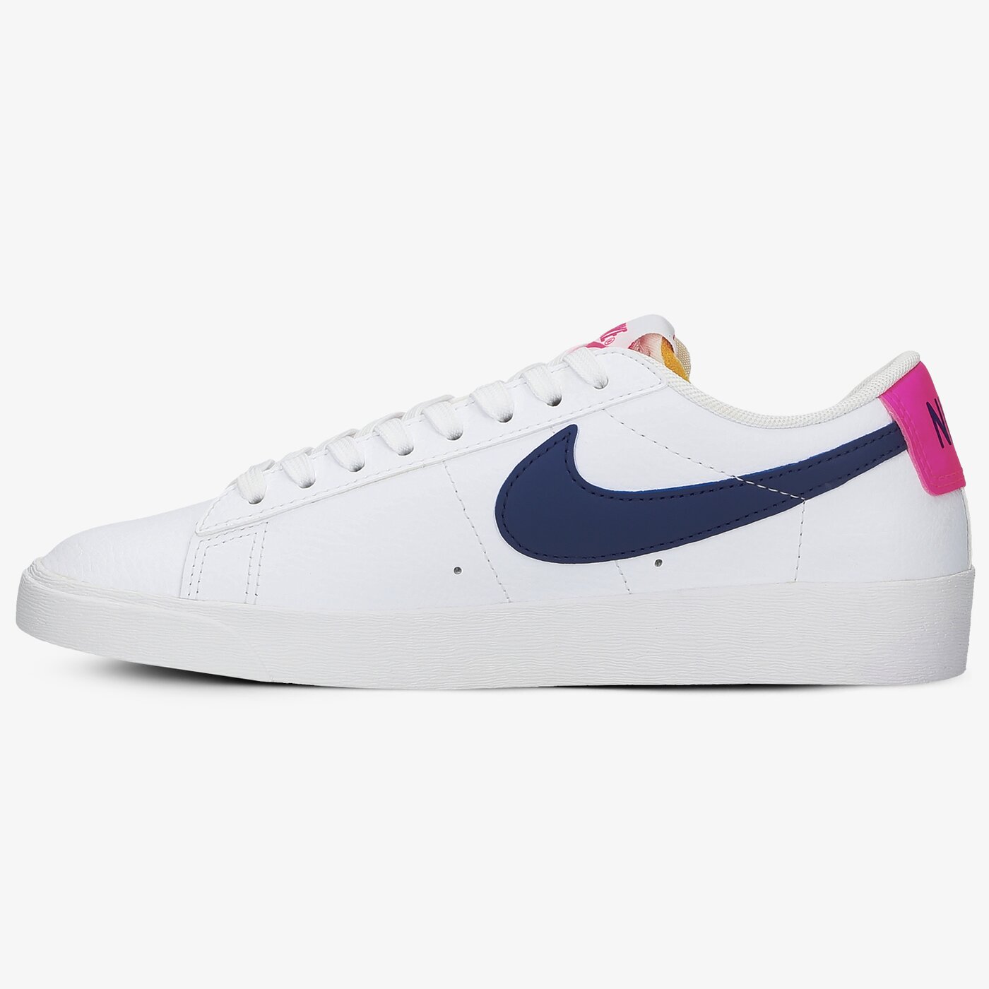 Дамски маратонки NIKE BLAZER LOW dc9211-100 цвят многоцветен