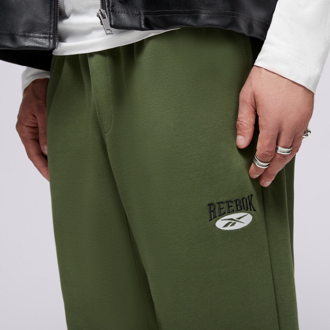 Мъжки панталони REEBOK ПАНТАЛОНИ CL AE PANT 100034577 цвят каки