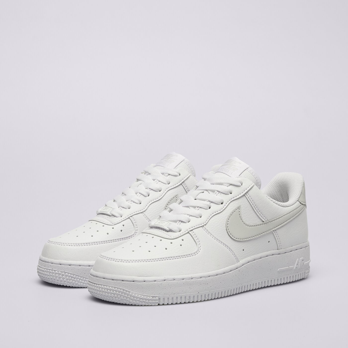Дамски маратонки NIKE AIR FORCE 1 '07 NEXT NATURE dv3808-109 цвят бял