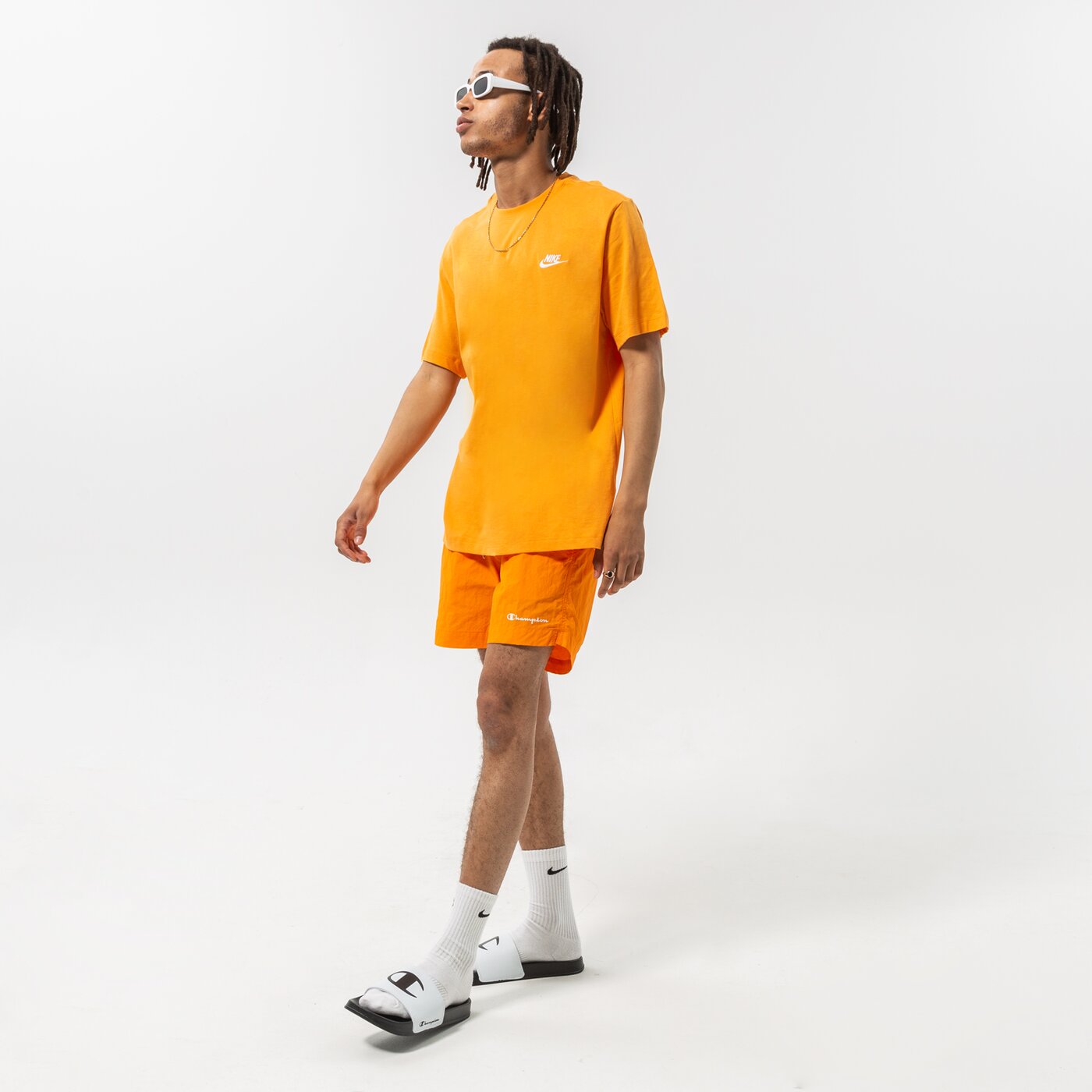 Мъжка тениска NIKE ТЕНИСКА NIKE SPORTSWEAR CLUB ar4997-887 цвят оранжев