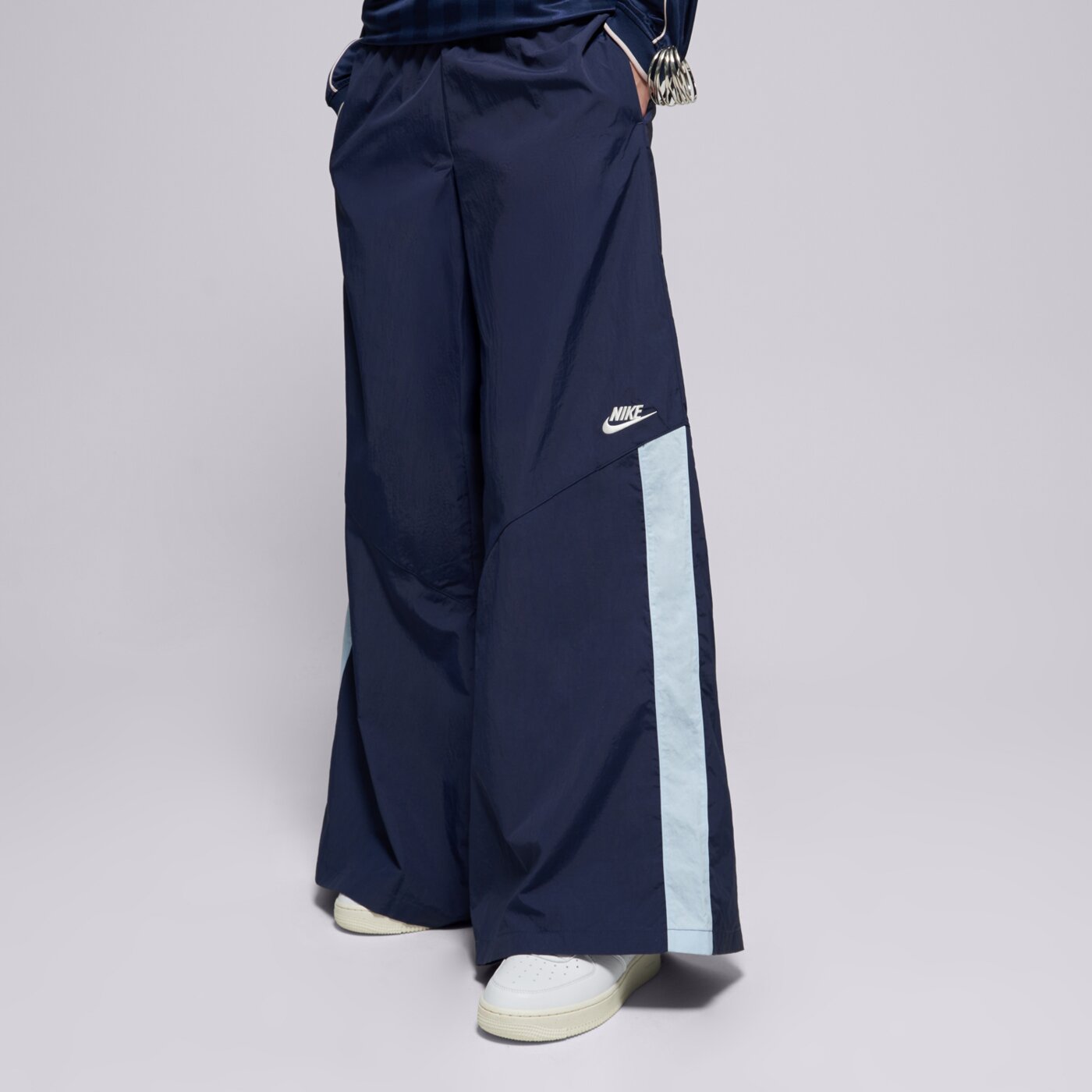 Дамски панталони NIKE ПАНТАЛОНИ W NSW WIDE LEG WVN PANT ih8508-410 цвят тъмносин