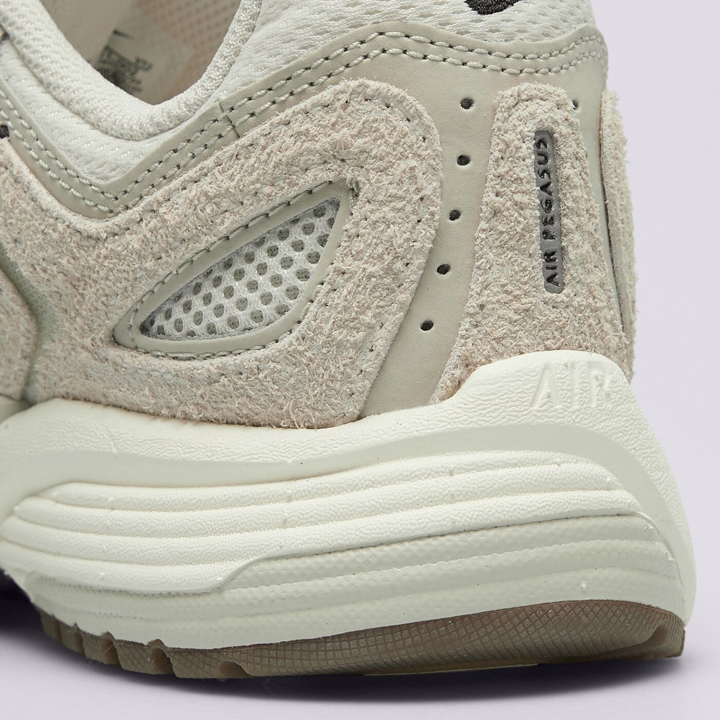 Дамски маратонки NIKE W AIR PEGASUS 2005 SDE  hj5271-002 цвят бежов