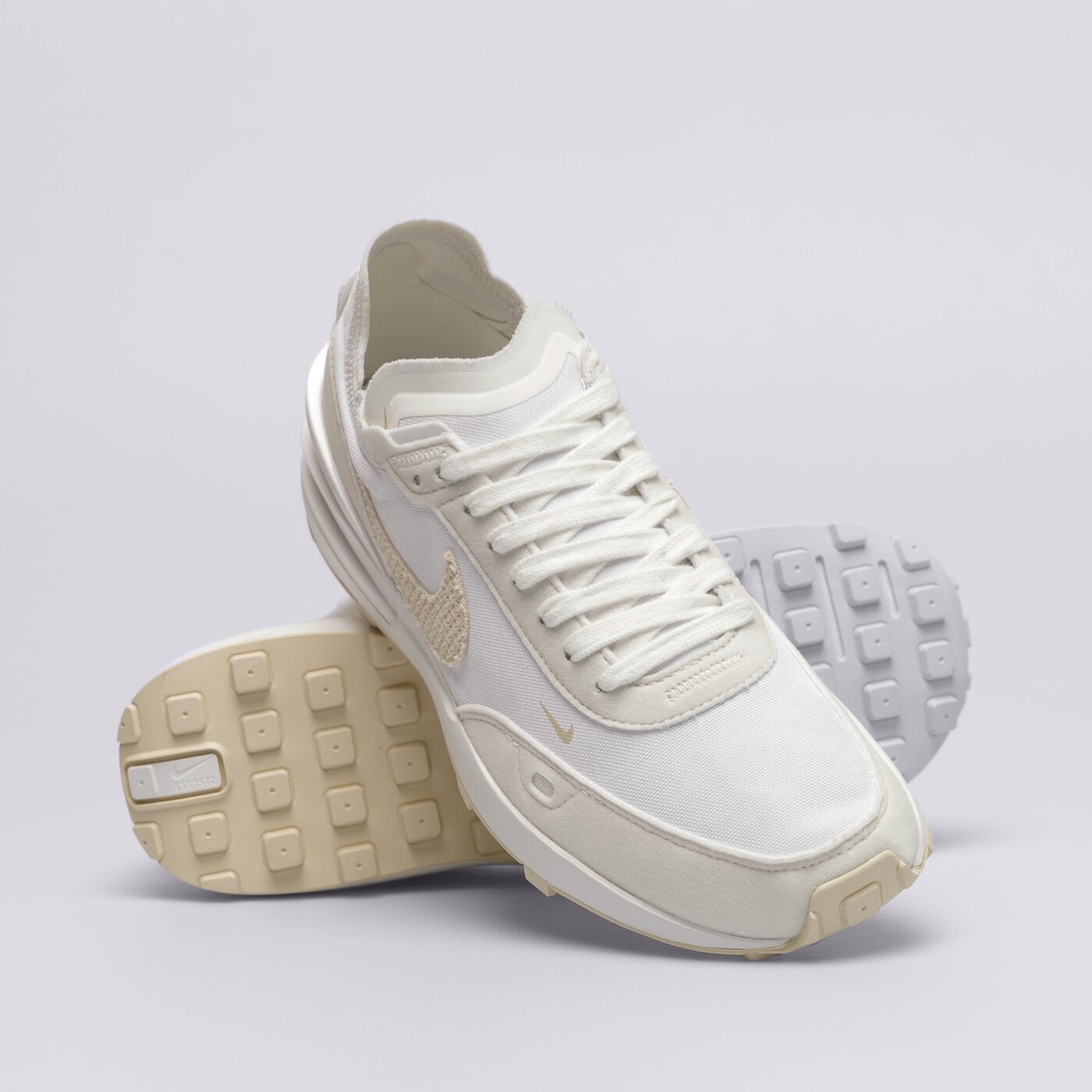 Дамски маратонки NIKE WAFFLE ONE dm7604-100 цвят бял