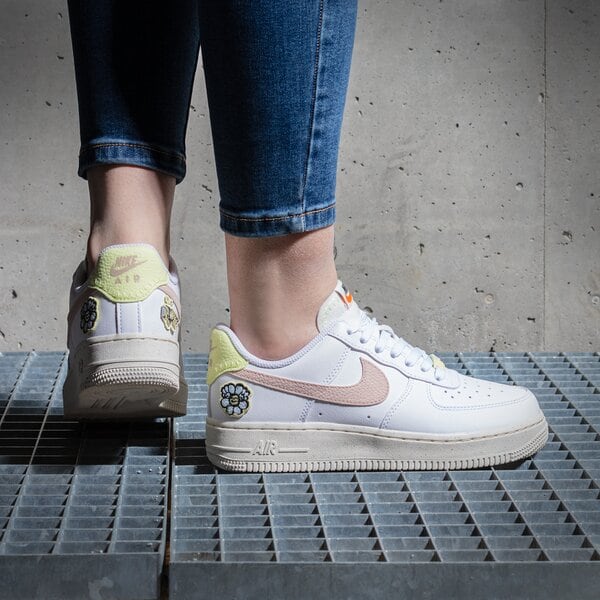 Дамски маратонки NIKE AIR FORCE 1 '07 SE NEXT NATURE dj6377-100 цвят бял