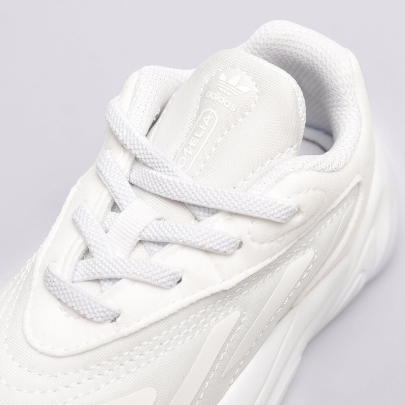 Детски маратонки ADIDAS OZELIA  h04748 цвят бял