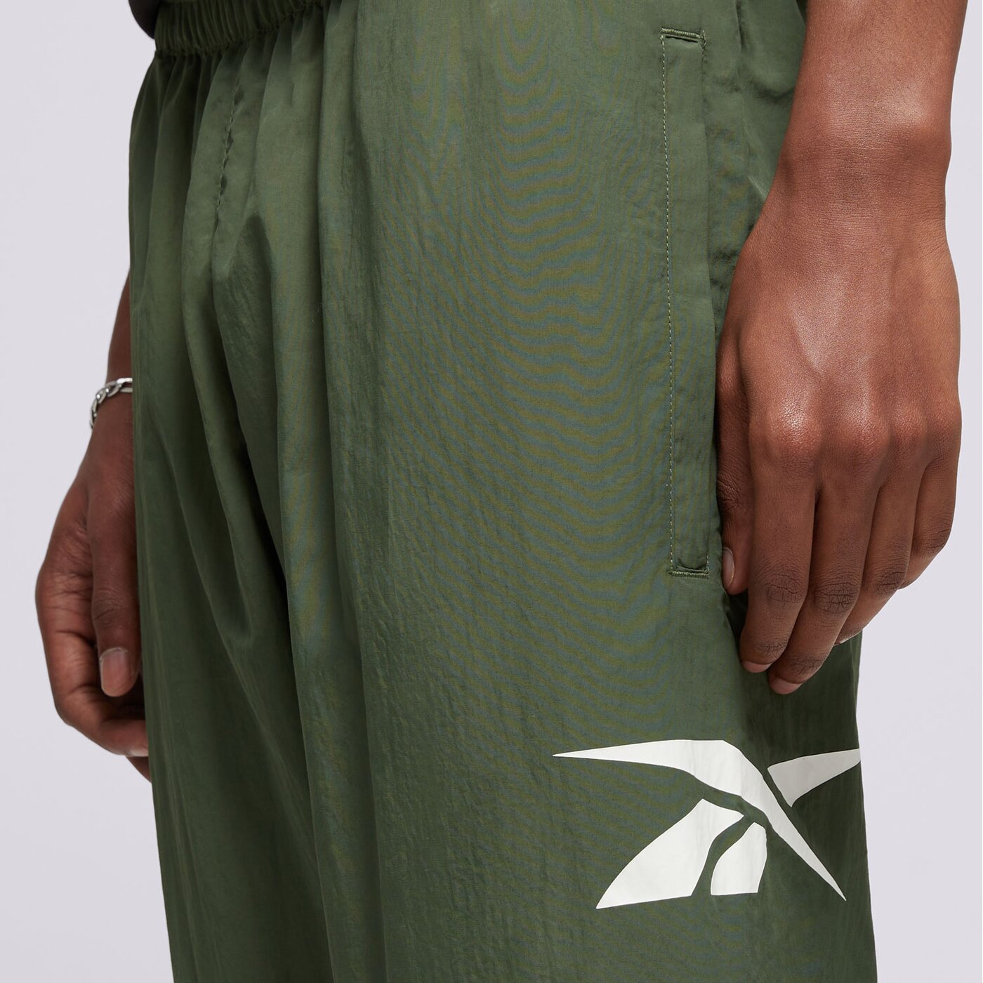 Мъжки панталони REEBOK ПАНТАЛОНИ CL VECTOR TRACKPANT 100036177 цвят каки