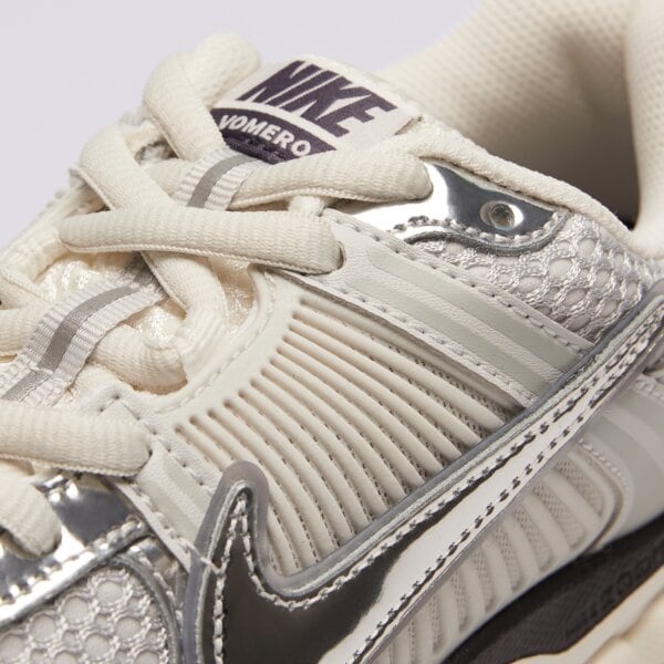 Дамски маратонки NIKE W ZOOM VOMERO 5 NA fd0884-025 цвят сив