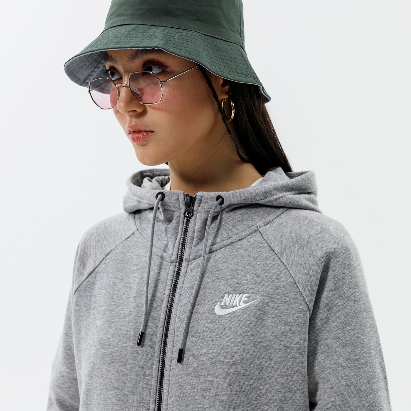 Дамски суичър NIKE СУИТЧЪР СЪС ЗАКОПЧАВАНЕ С КАЧУЛКА SPORTSWEAR ESSENTIAL bv4122-063 цвят сив