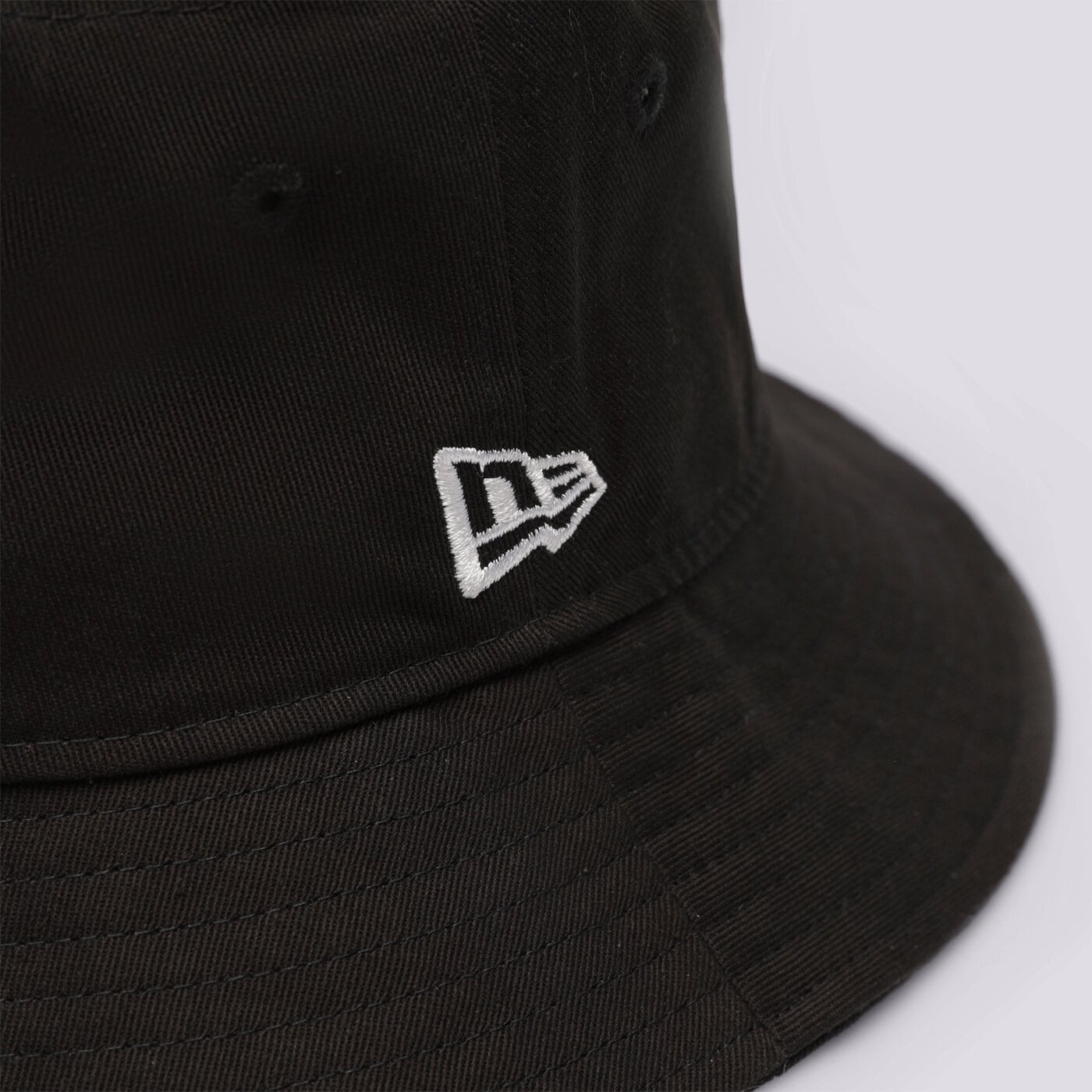  NEW ERA ИДИОТКА NE ESSENTIAL BUCKET BLK NEW ERA BLK 60137422 цвят черен