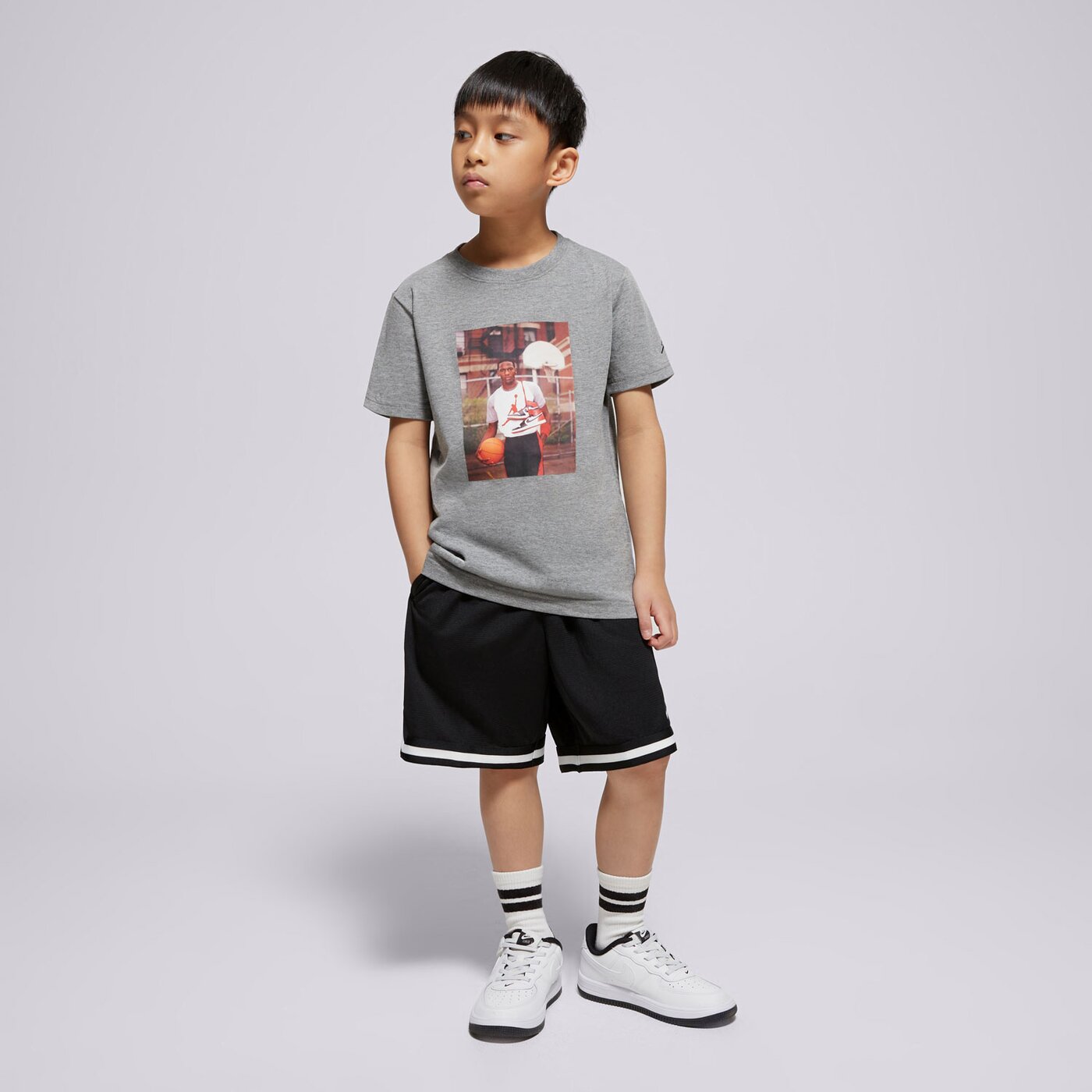 Детска тениска JORDAN ТЕНИСКА JDB MJ BRAND PHOTO SS CREW BOY 95d626-geh цвят сив