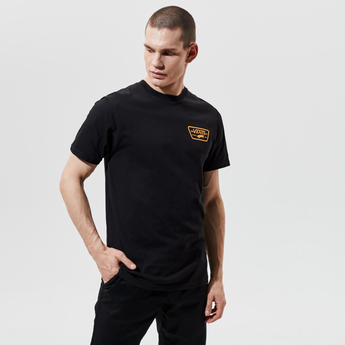 Мъжка тениска VANS ТЕНИСКА MN FULL PATCH BACK SS BLACK/SAFFRON vn0a3h5kz4w1 цвят черен