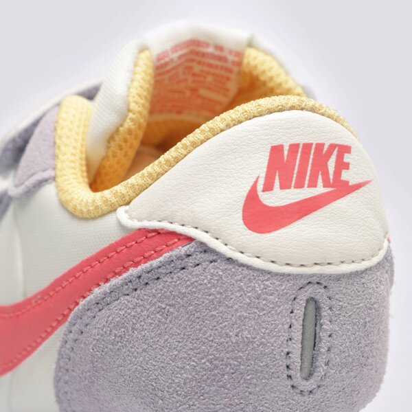 Детски маратонки NIKE MD VALIANT cn8560-502 цвят бежов