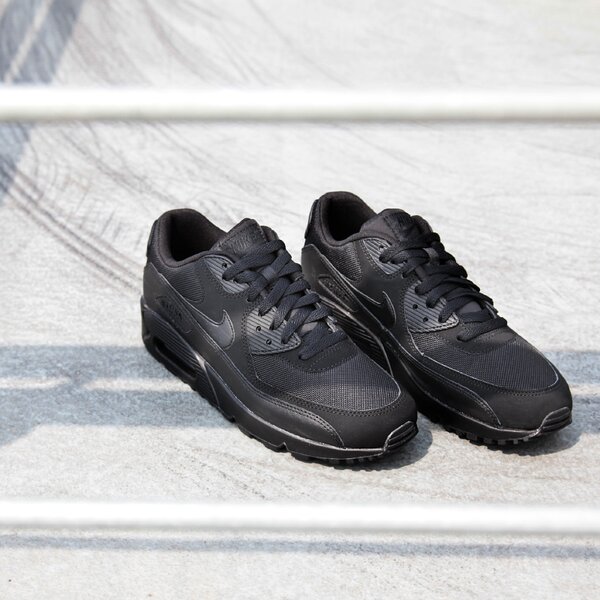 Мъжки маратонки NIKE AIR MAX 90 ESSENTIAL  537384-090 цвят черен