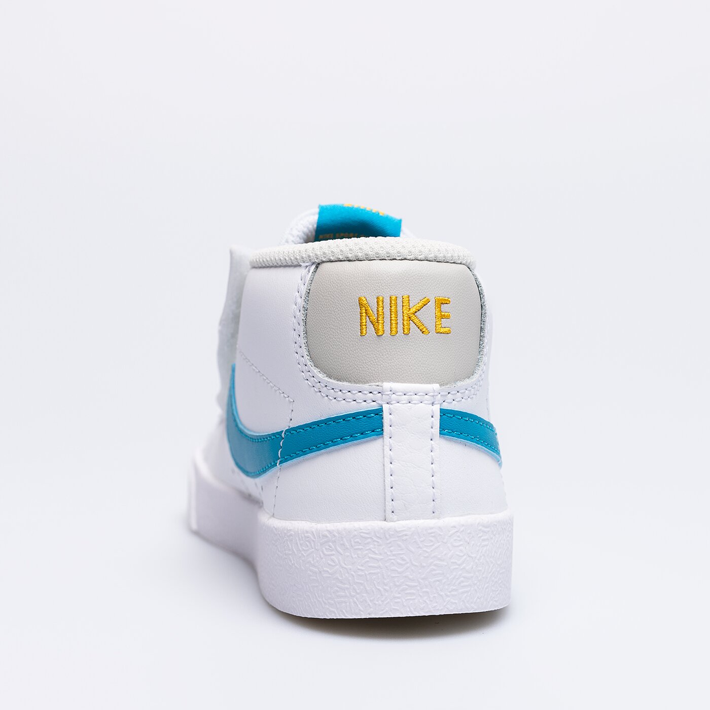 Детски маратонки NIKE BLAZER MID '77 da4088-107 цвят бял