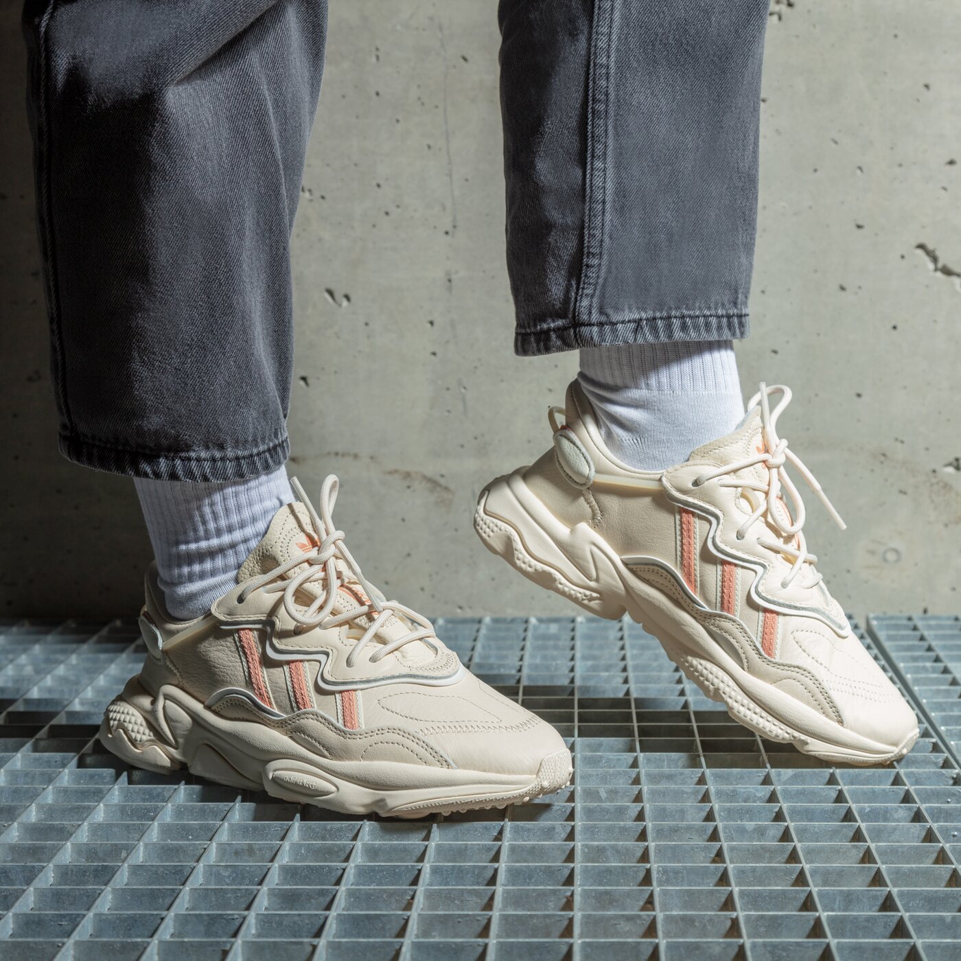 Дамски маратонки ADIDAS OZWEEGO W gw8017 цвят бежов