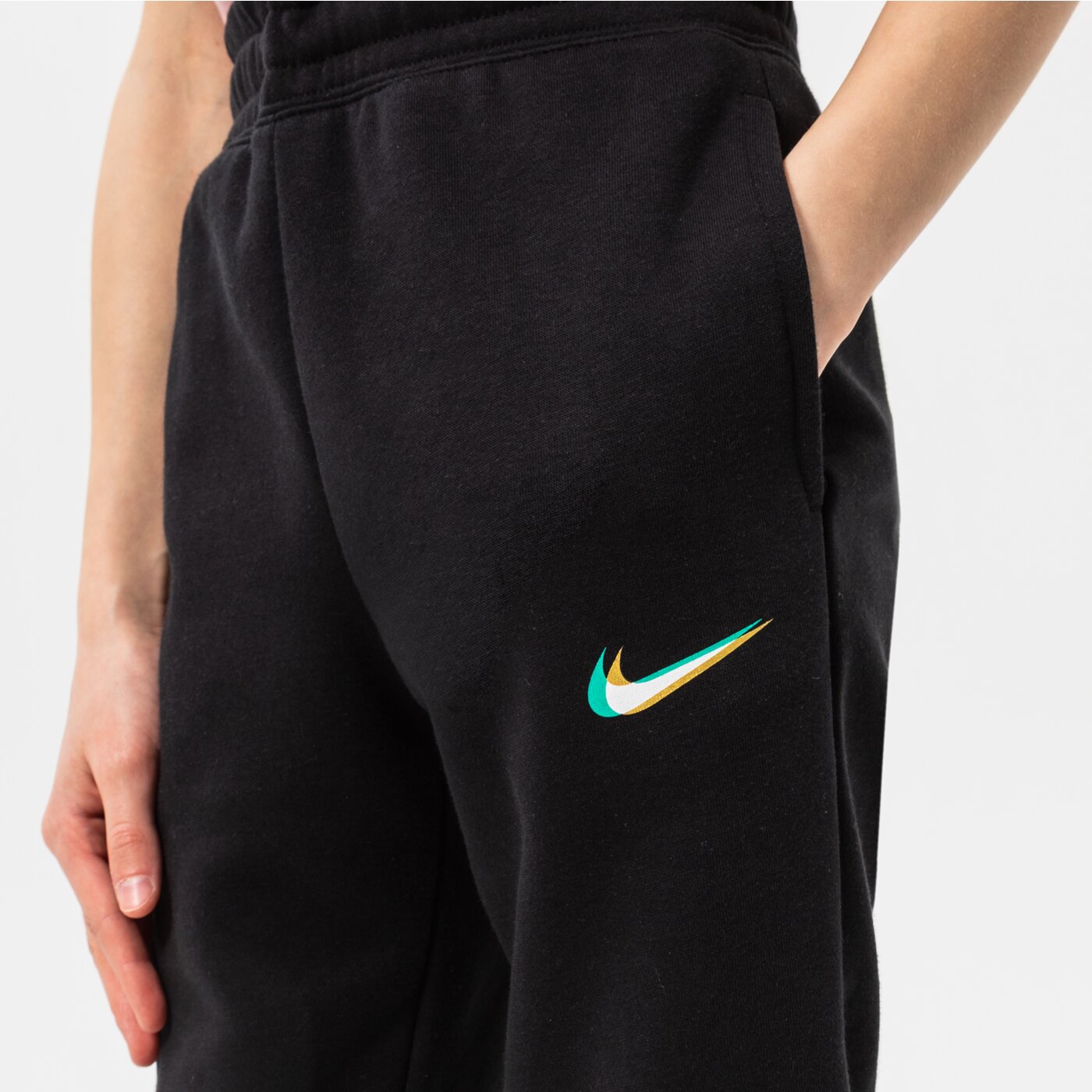 Детски панталони NIKE ПАНТАЛОНИ G NSW CLUB HW PRNT GIRL do2350-010 цвят черен