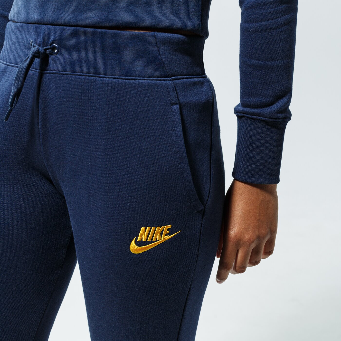 Детски панталони NIKE ПАНТАЛОНИ SPORTSWEAR bv2720-451 цвят тъмносин