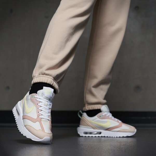 Дамски маратонки NIKE AIR MAX DAWN dv1021-030 цвят многоцветен