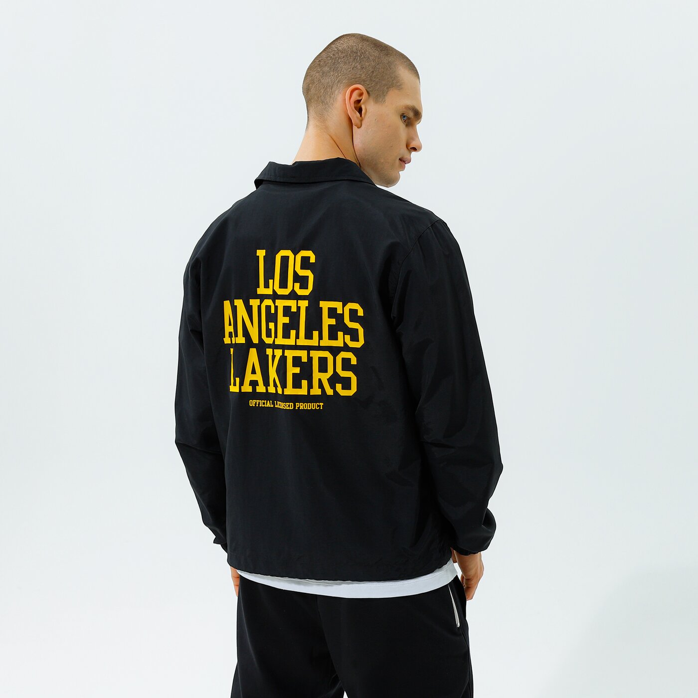 Мъжко преходно яке NIKE ЯКЕ LAL M NK JKT COACHES CTS 75 NBA db1439-010 цвят черен