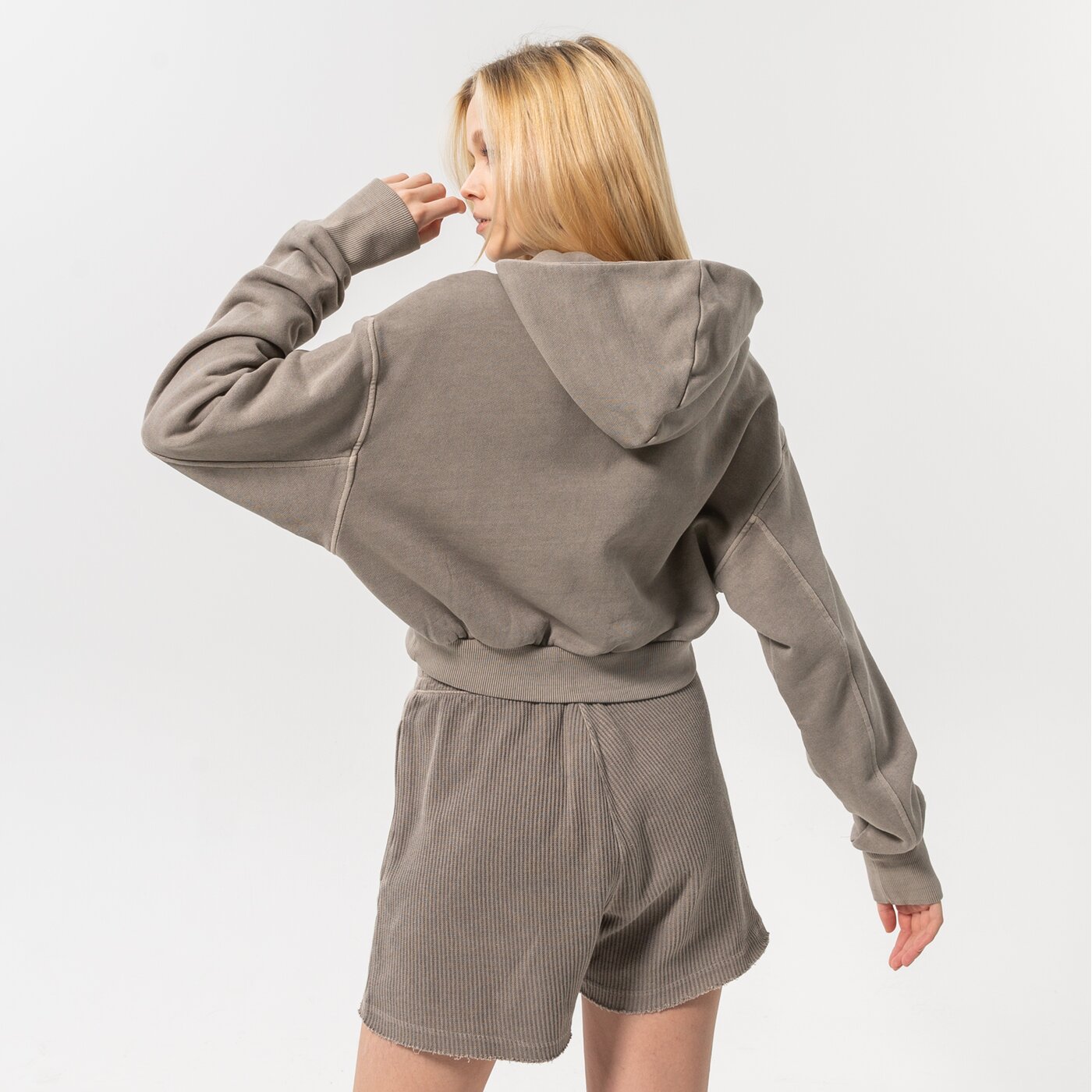 Дамски суичър REEBOK СУИТЧЪР С КАЧУЛКА CL RBK ND CROP HOODIE hb8622 цвят сив