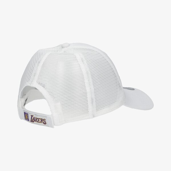 Мъжка шапка с козирка NEW ERA ШАПКА 940 TRUCKER LAKERS LOS ANGELES LAKERS WHIOTC 60240403 цвят бял