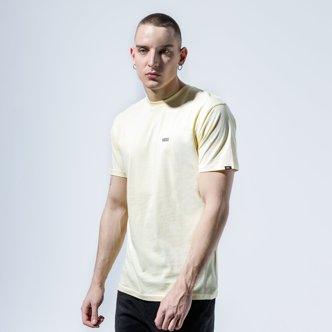 Мъжка тениска VANS ТЕНИСКА MN LEFT CHEST LOGO TEE DOUBLE CREAM/BLACK vn0a3czeymb1 цвят жълт