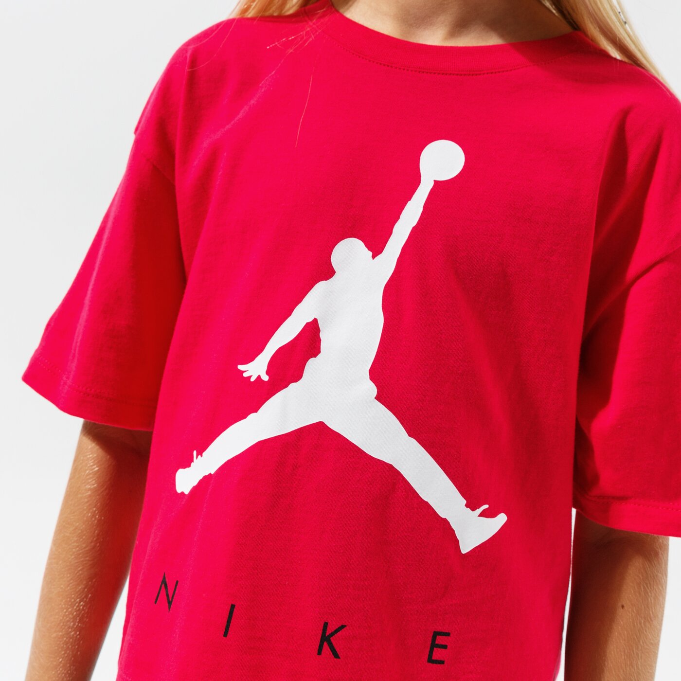 Детска тениска JORDAN ТЕНИСКА JUMPMAN BY NIKE TEE GIRL 45a763-a9v цвят червен